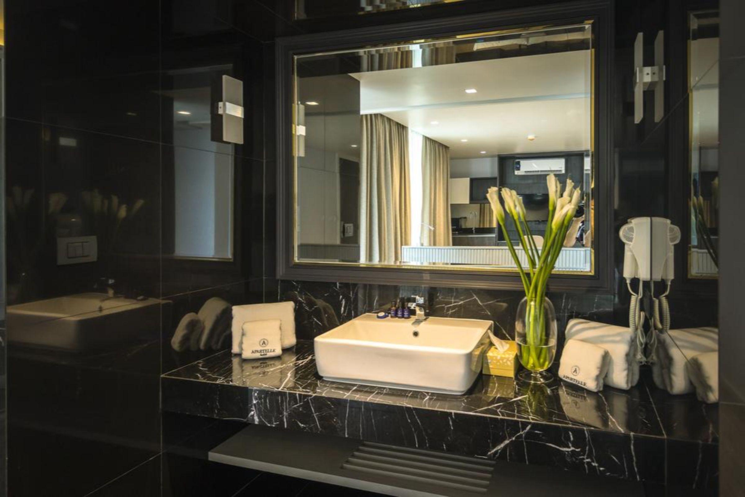 Apartelle Jatujak Hotel Банкок Екстериор снимка